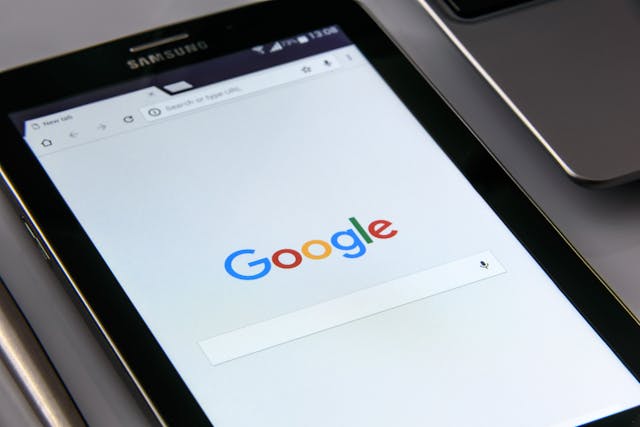 google-prebaruva-pexels