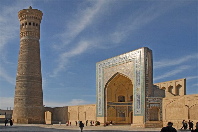 Le_minaret_et_la_mosquée_Kalon_(Boukhara,_Ouzbékistan)_(5658826884)