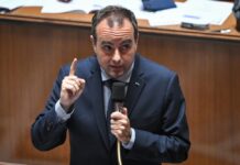 Франција ја чисти државната администрација од дрога, откази за позитивните на тестот