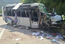Едно лице загина, а 16 се повредени во сообраќајна несреќа во Котор – прелиминарните информации укажуваат на замор на возачот