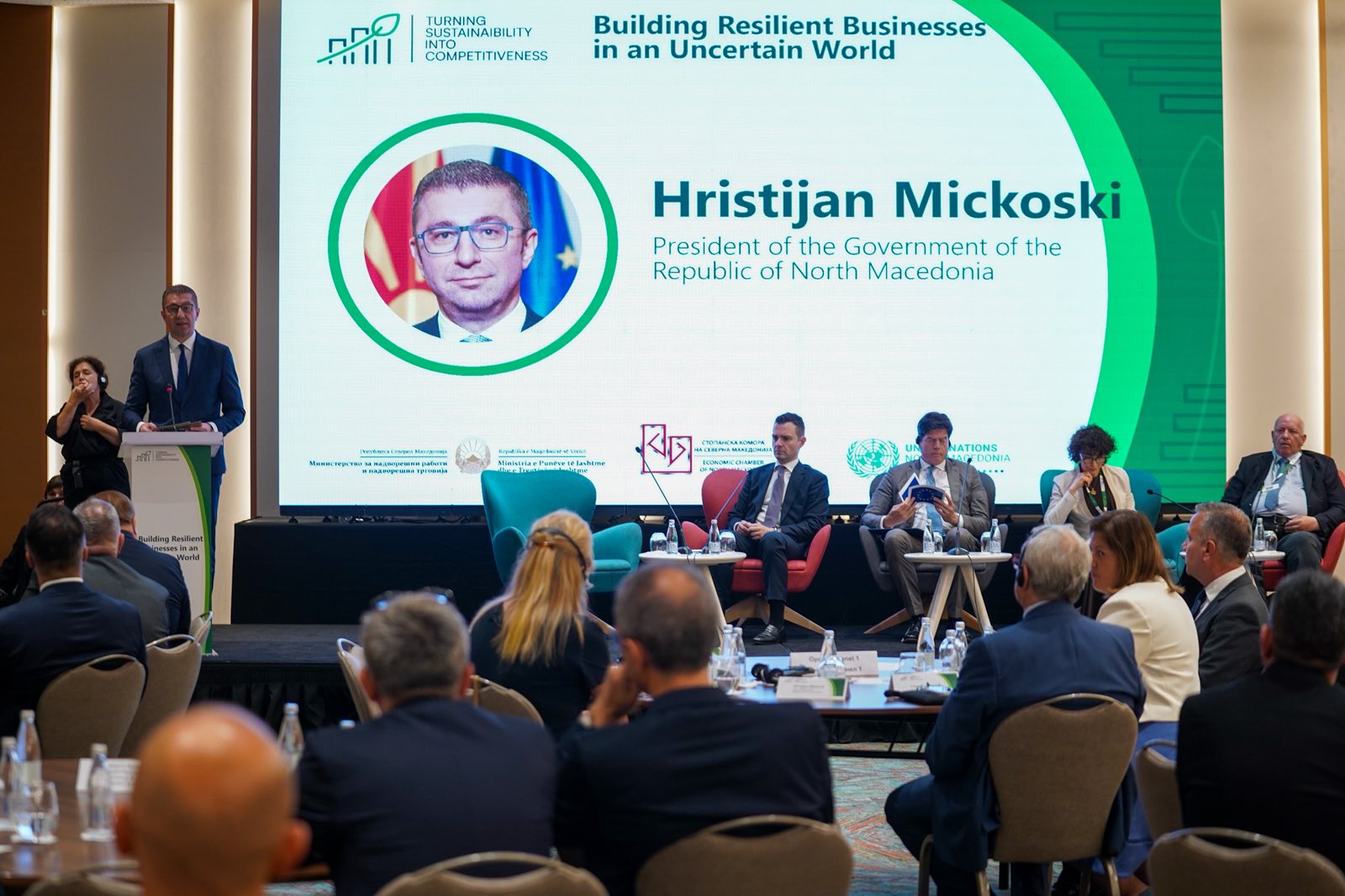 mickoski-vladata-e-aktiven-partner-na-stopanstvoto-sozdavame-predvidliva-delovna-klima-efikasni-institucii-moderna-infrastruktura-i-kvalitetno-obrazovanie-image-Jeb8