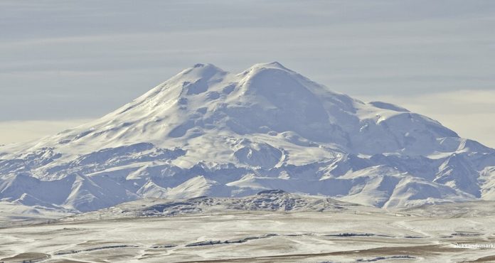 Mount_Elbrus_(cropped)