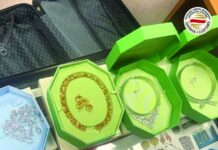 Фатена на скопскиот аеродром: Немала ништо за пријавување, а сакала да протне „Сваровски“ накит вреден 333.000 денари/ФОТО/ВИДЕО