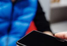 Граѓаните сè повеќе плаќаат преку мобилен телефон и Интернет
