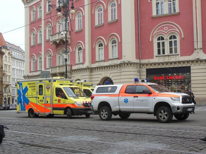 Praha,_náměstí_Republiky,_vozy_ZZS