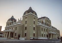 МНТ ја почнува новата сезона со премиера на „Три сестри“ и со гостување на „Уна“ на Пројковски; Театарот со превод на англиски се отвора и кон меѓународната публика