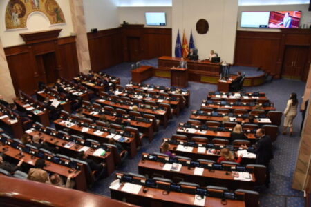 ПО РЕАКЦИИТЕ НА АНТИКОРУПЦИОНЕРИТЕ И НА ОПОЗИЦИЈАТА ЗА НАБАВКИТЕ БЕЗ ТЕНДЕР: Законот за „Скопје 2028“ ќе почека до септември