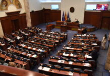 Опозицијата го напушти Собранието – седницата за избор на министри продолжи