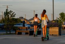 Грција го забранува користењето електрични тротинети за лица под 17 години – следуваат високи казни