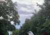 Урагански ветер го погоди Скопје: Летаа кровови, паѓаа дрвја, градот остана во хаос/ФОТО/ВИДЕО