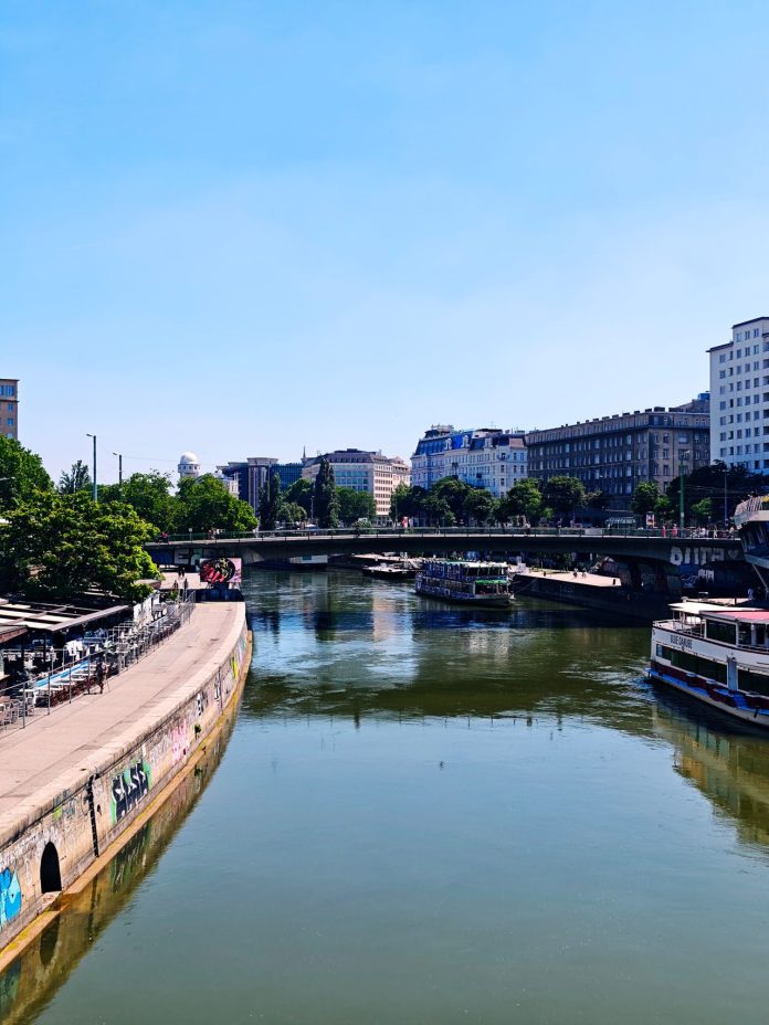 viena dunav pexels-jonathan-trbic-2161590313-37754058