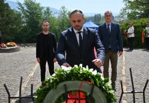 Скопје се поклони пред жртвите, а се сети и на тие што го кренаа од урнатините