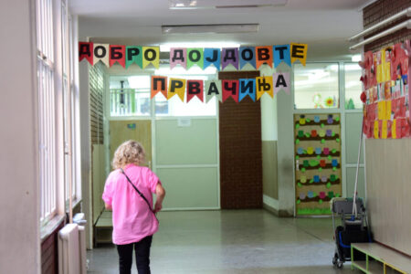 УЧИЛИШТАТА ЌЕ ГО ДОЧЕКААТ СЕПТЕМВРИ СО 3.000 ПРВАЧИЊА ПОМАЛКУ: Белата чума урива историски рекорди во Македонија, ќе заѕвони ли ѕвончето за тревога?!