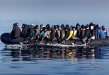 Нов рекорд: 230 нелегални мигранти влегле во Велика Британија со еден брод