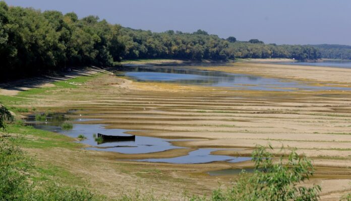 Danube's water levels drop to historic low in Romania