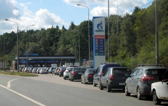Fuel sales limitations at gas stations in Russia