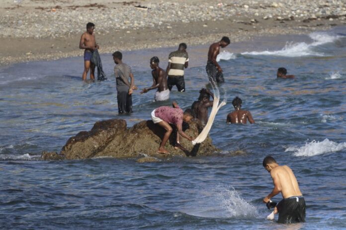 Migrants remain stranded in Ceuta