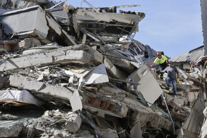 7.4-magnitude earthquake causes widespread destruction in western Colombia