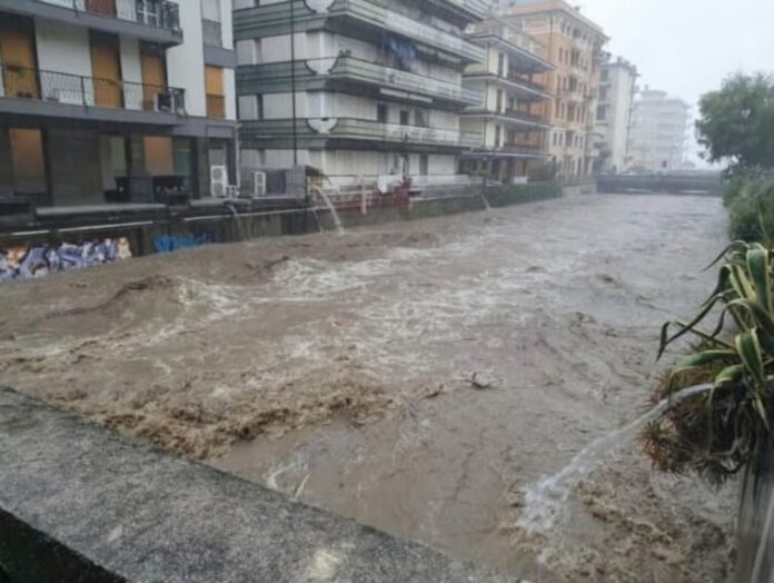 Heavy rains trigger flooding warning in Liguria