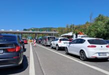 Викенд-хаос на патиштата: Колони на граници, гужва на патарини/ФОТО