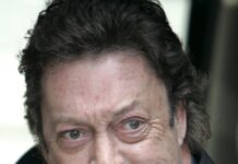 Почина актерот Тим Кари – мозочниот удар во 2012 година го остави делумно парализиран и му ја промени кариерата
