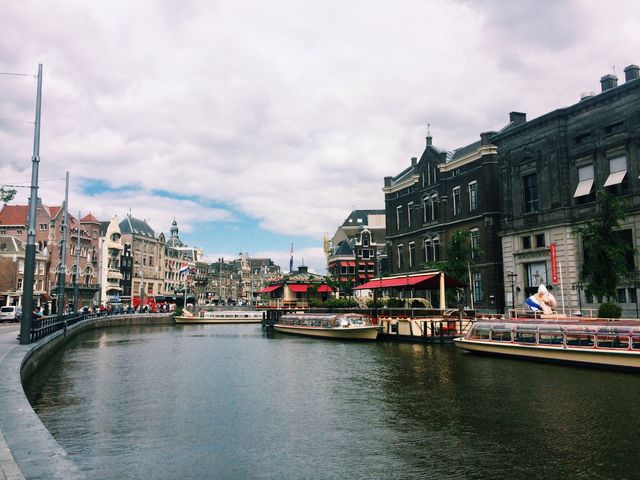 amsterdam pexels-marichka-dmytrieva-489941267-16148465