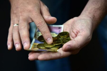 Ако има пари за субвенции, инвестиции и профити – мора да има и пари за достоинствена плата