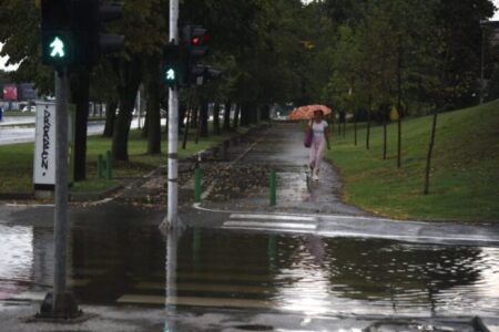 Најмногу количина дожд наврна во Крива Паланка во локално невреме што синоќа ја зафати Македонија – попладне се очекува локална нестабилност со пороен дожд, грмежи и засилен ветер