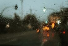Две повозрасни жени загинаа во поплави во Шпанија, а две бебиња се повредени
