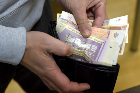 Минималецот во регионот постојано ѝ бега на Македонија