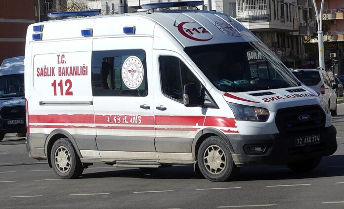 Emergency_Ambulance_(Sağlık_Bakanlığı)_(Türkiye) (2)