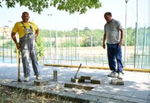 Додека Градот ја уредува пешачката зона на кејот, други ја нагрдуваат