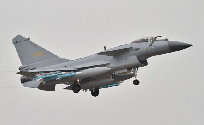 Фото:википедија/J-10B_with_PL-10_and_PL-12