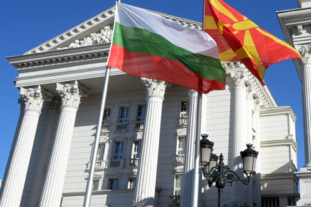 Прво Скопје и Софија да се доближат, па Мицкоски и Радев на маса