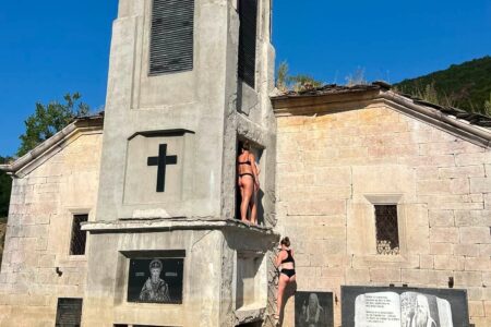 СКАДАЛОЗНОТО КАПЕЊЕ ВО ВЕРСКИОТ ХРАМ „СВЕТИ НИКОЛА“ ОДНОВО ЈА ОТВОРИ ДИЛЕМАТА: Од светилиште до скокалница во танга – има ли спас за потопената мавровска црква?