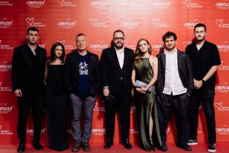 Емотивна светска премиера на „Добри луѓе“ на Манчевски во Сараево; Громогласната тишина за кочанската трагедија силно одекна