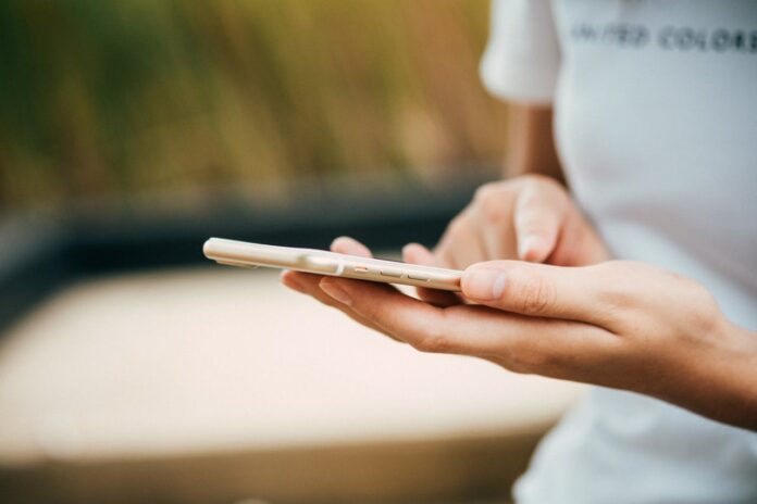 mobile telefon pexels-nurseryart-369376
