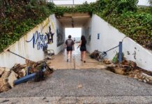 Невидена бура во Шпанија: Поплави однесоа луѓе, мини цунами ги поплави Ибица и Мајорка/ФОТО/ВИДЕО