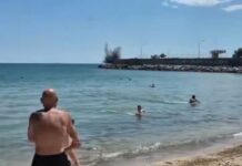 Плажите полни и покрај војната: Вака изгледа летото во Одеса додека одекнуваат сирените за опасност/ВИДЕО