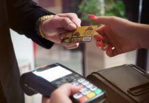 Европејците не се откажуваат од плаќањето во кеш