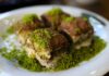 Највкусниот посен десерт: Чоколадна баклава со ф’стаци – крцкава однадвор, сочна и полна со фил одвнатре