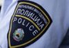 Кривична за полицаец кој без никаква причина му задал удар во грб на уапсено лице кај фонтаната во Градскиот парк