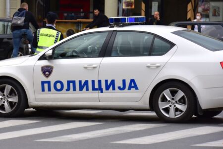 Полициска акција во Тетово и Гостивар: Приведени девет лица, запленети оружје и дрога