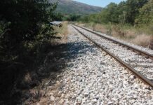 Воз удри во автомобил на велешка пруга – за среќа нема повредени