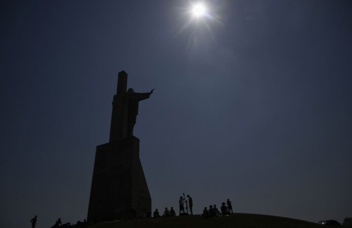 People prepare for the solar eclipse in the Balearic Islands