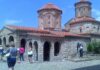 „Св. Наум“ не е туристичка атракција – посетители прават селфи, ги допираат фреските и се кикoтат кај гробот на светецот