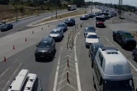 „Безбеден град“ стартува со наплата на казни на странски возила, првиот ден направи хаос на Табановце
