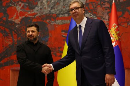 Бура на реакции во Приштина по средбата на Зеленски со Вучиќ: Запалете го него и цела Украина! (ФОТО)