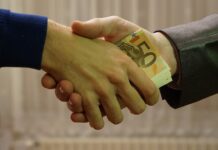 Мицкоски најави дека се следат уште неколку случаи на сомнежи за корупција во институциите – ги охрабри граѓаните да пријавуваат ако од нив се бара мито