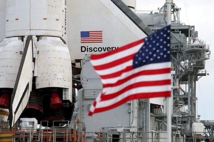 NASA SPACE SHUTTLE DISCOVERY